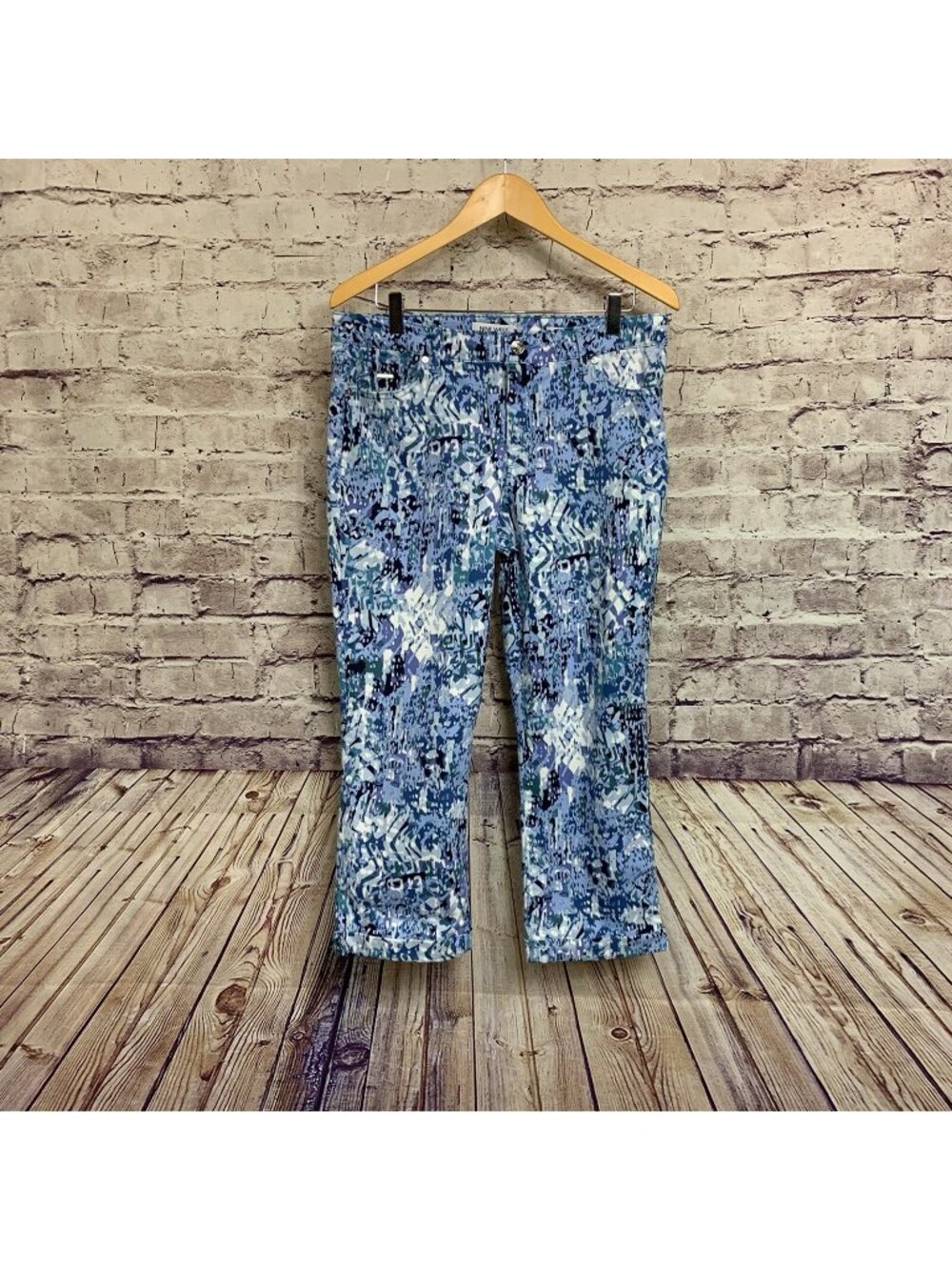 Nine West Chrystie Blue White Abstract Cuffed Capri